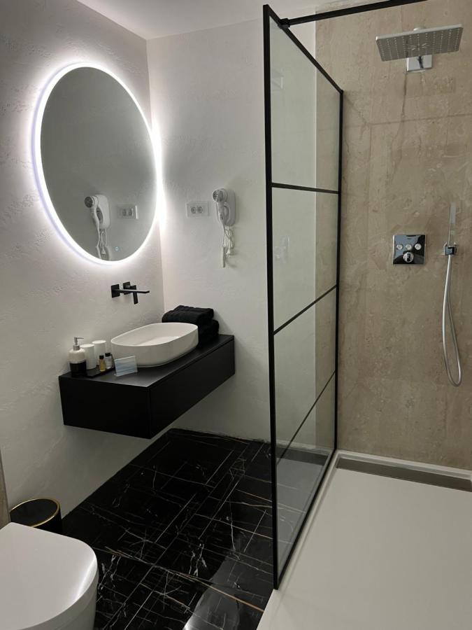 Madamik Apartments บิเยลา ภายนอก รูปภาพ